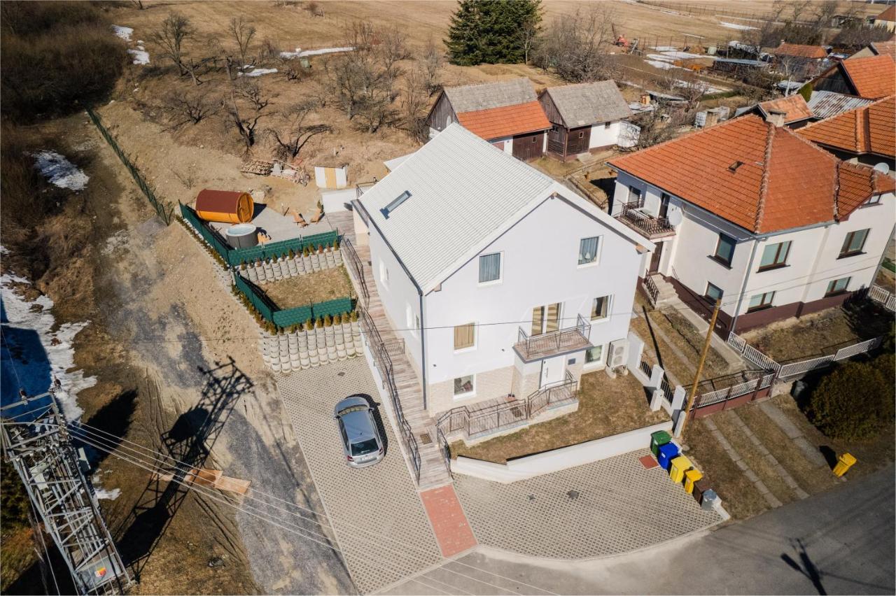 Totina Apartments Zavazna Poruba Exterior photo